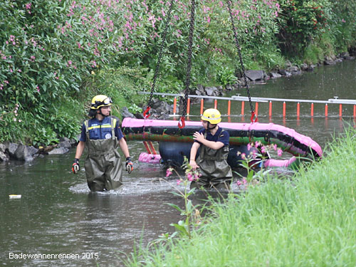Badewannenrennen auf der Wurm Geilenkirchen Würm
