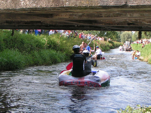 Badewannenrennen auf der Wurm Geilenkirchen Würm