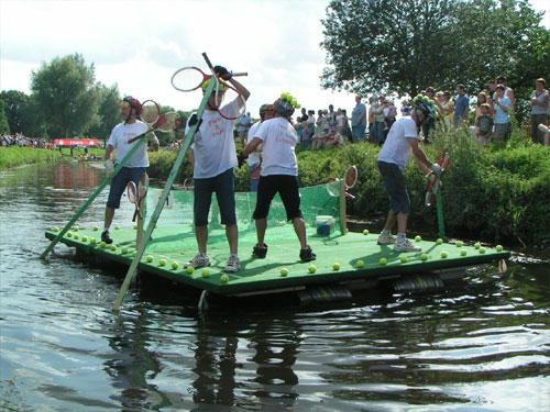 Badewannenrennen auf der Wurm Geilenkirchen Würm