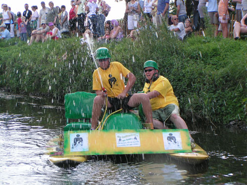 Badewannenrennen auf der Wurm Geilenkirchen Würm