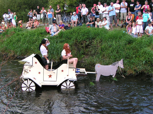 Badewannenrennen auf der Wurm Geilenkirchen Würm