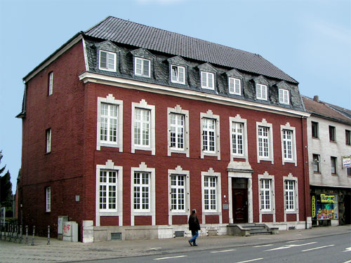 Konrad-Adenauer-Str.