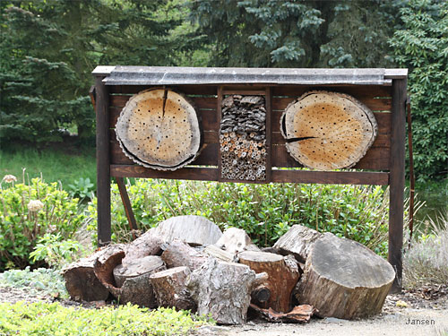 Insekten-Hotel im Park